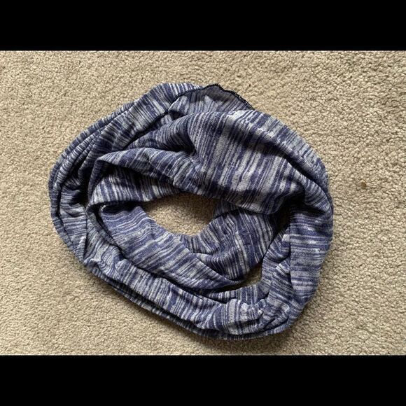 Old Navy Infinity Scarf OSFA - Picture 1 of 4